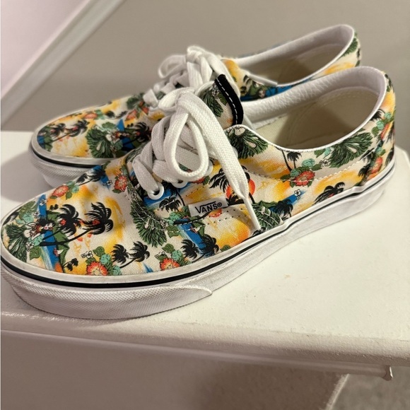 Vans Other - VANS Aloha Era Sneaker Unisex Size.          M5.5/W7